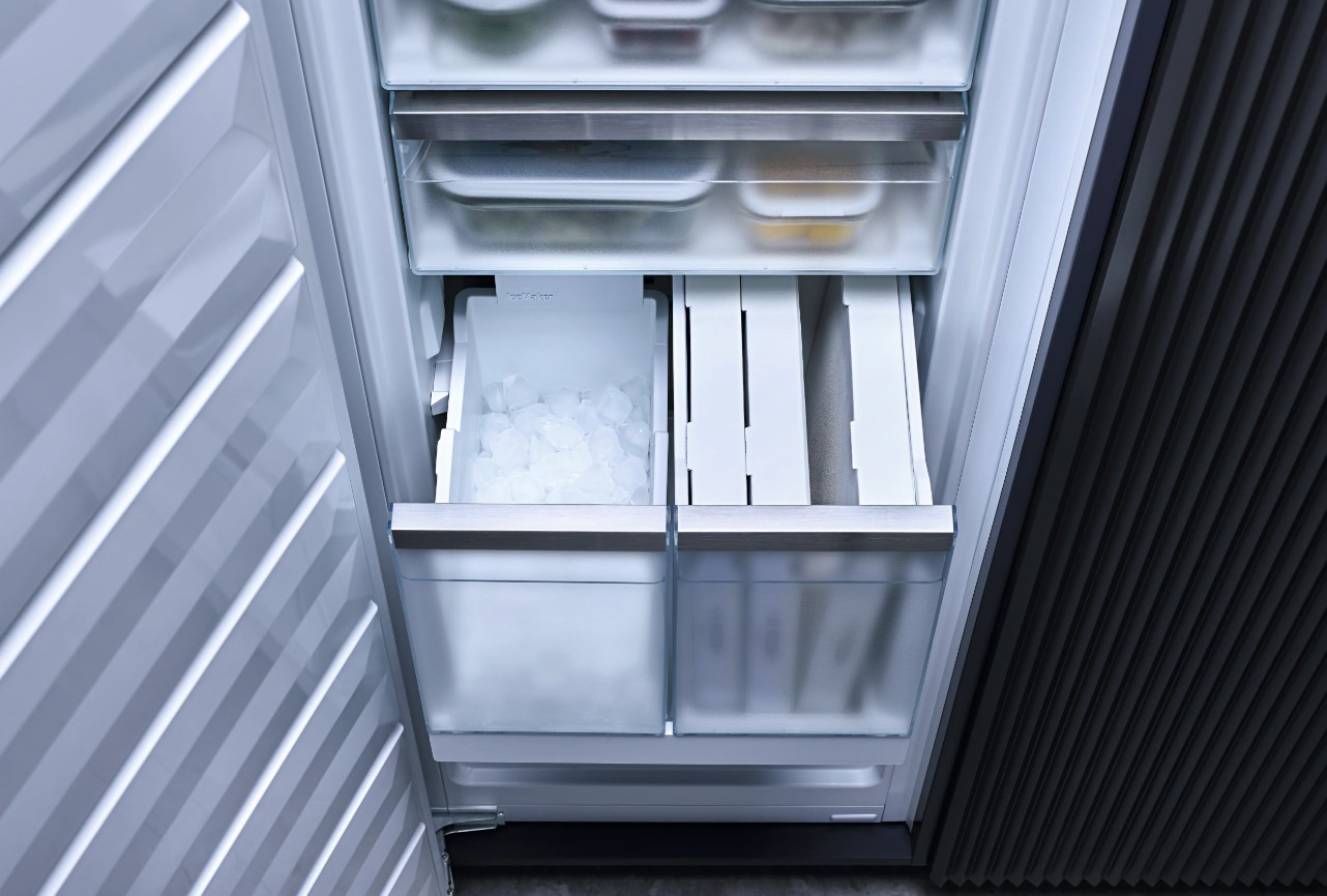 Встраиваемый морозильник Miele FNS 7794 E