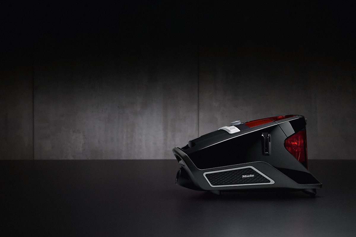 Пылесос Miele SKRR3 Blizzard CX1 Jubilee красно чёрный
