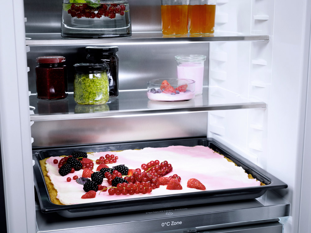 Встраиваемый холодильник Miele K 7743 E