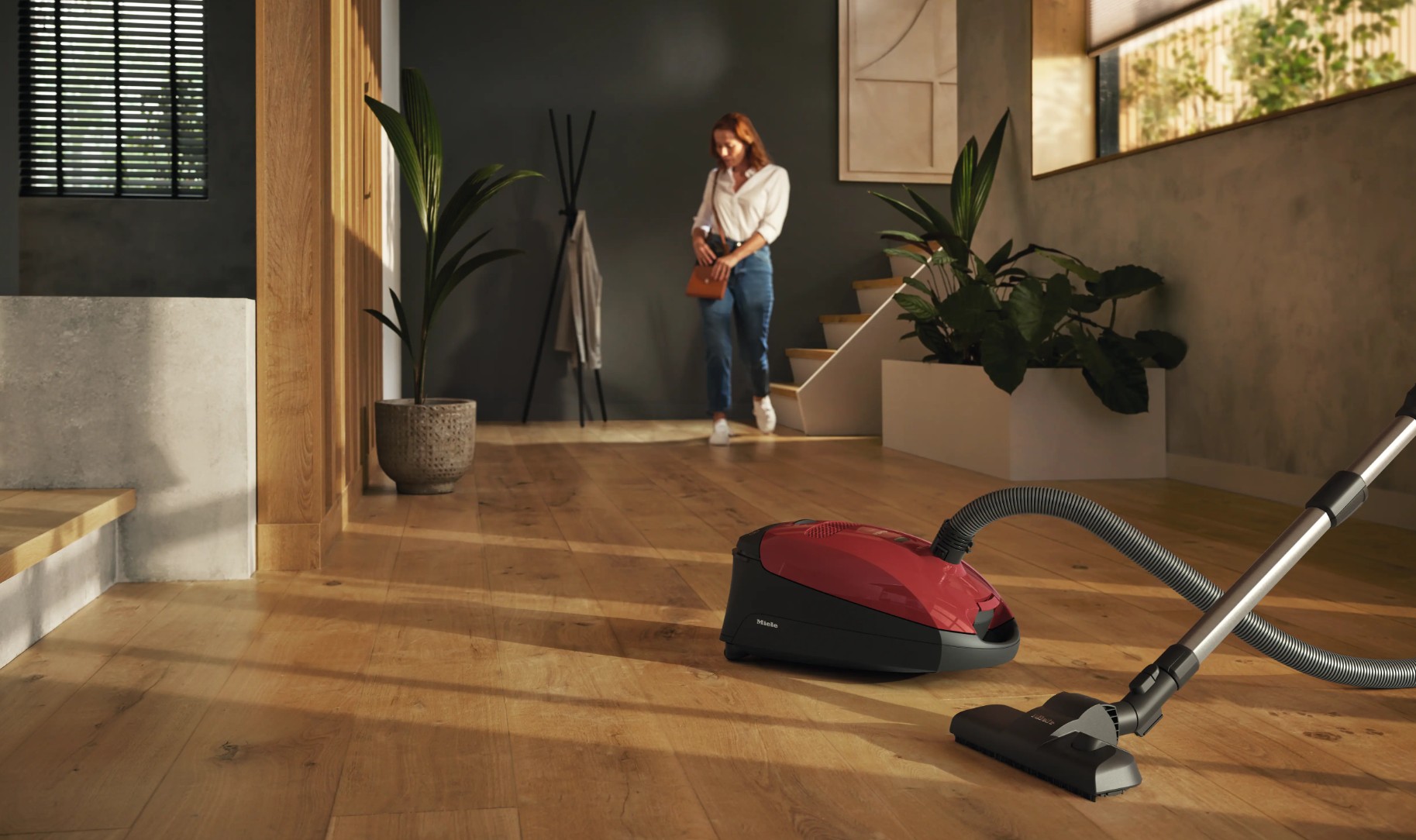 Пылесос Miele SBAF5 Classic C1 манговый красный
