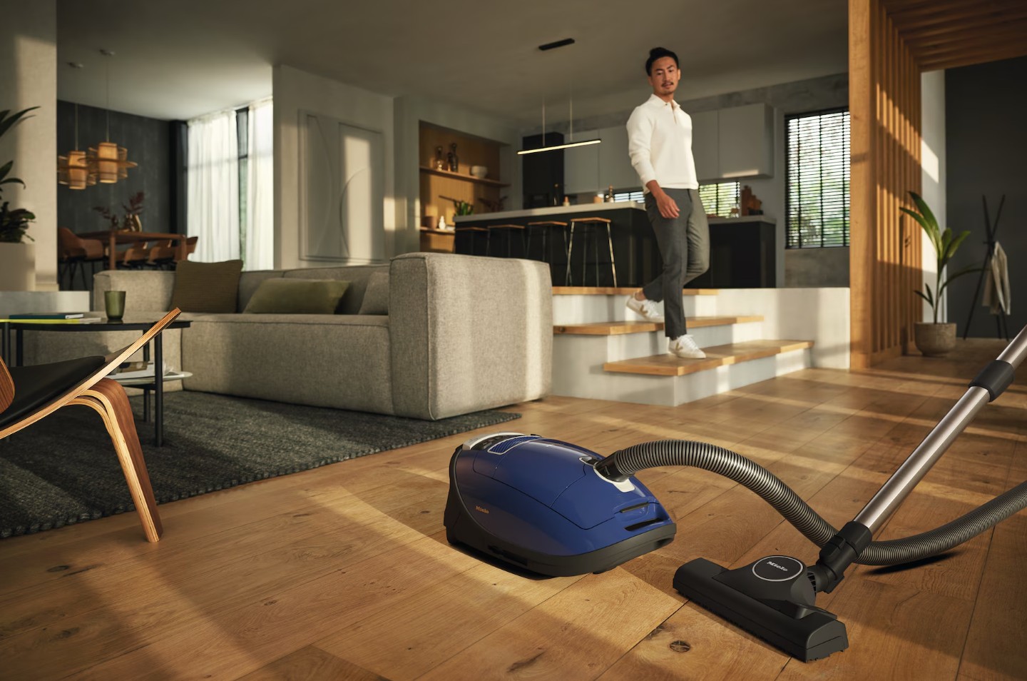 Пылесос Miele Complete C3 PowerLine SGDF3 125 Gala Edition синий
