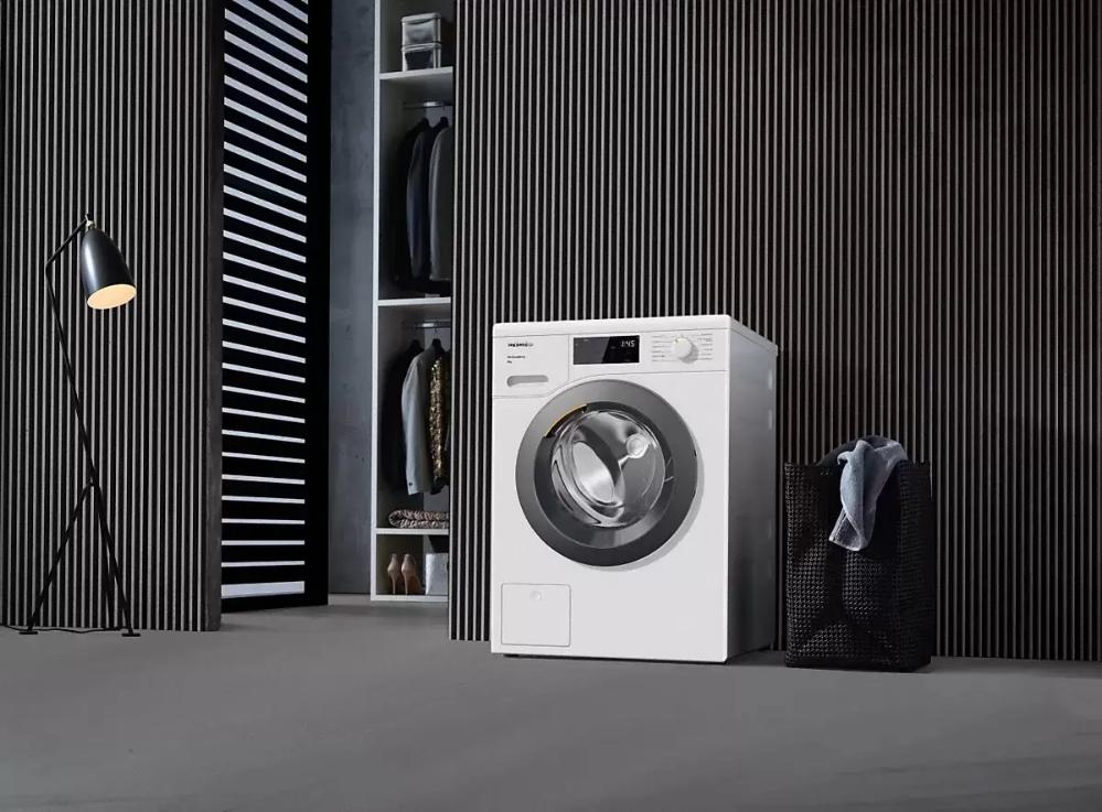 Стиральная машина Miele WED125 WCS с царапиной на корпусе