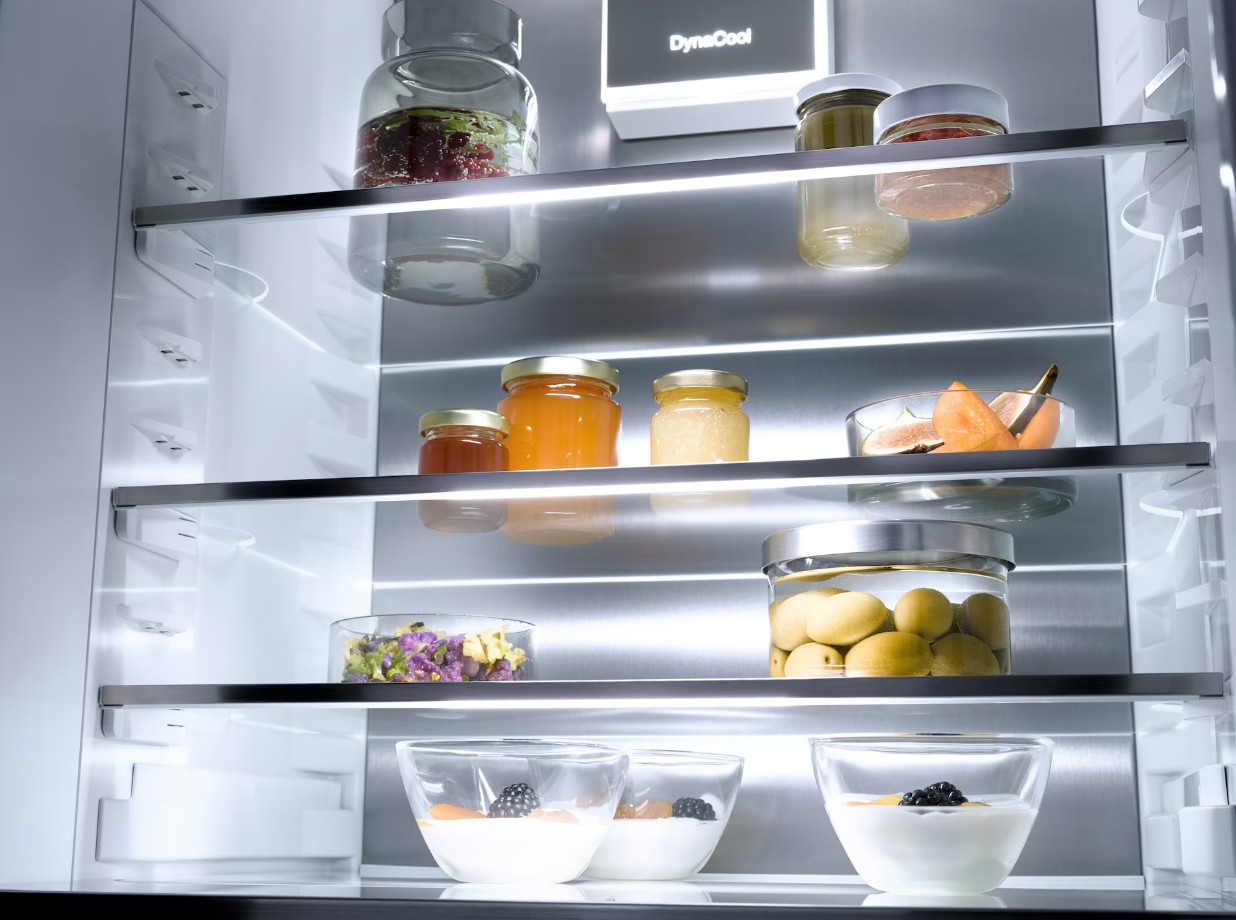 Встраиваемый холодильник Miele K 7797 C R
