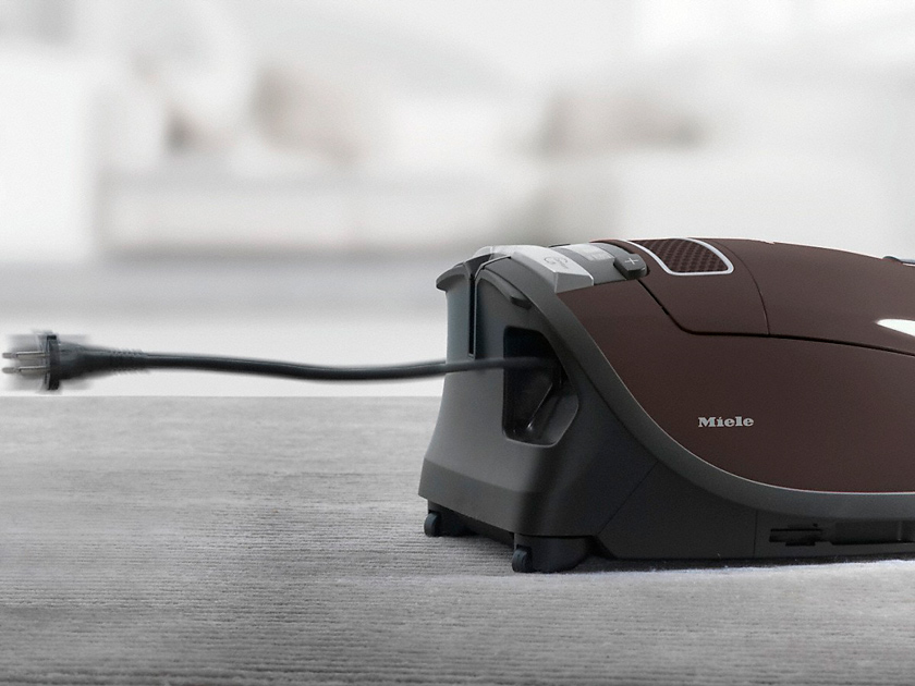 Пылесос Miele SGMA 3 Complete C3 Special PowerLine коричневый гавана