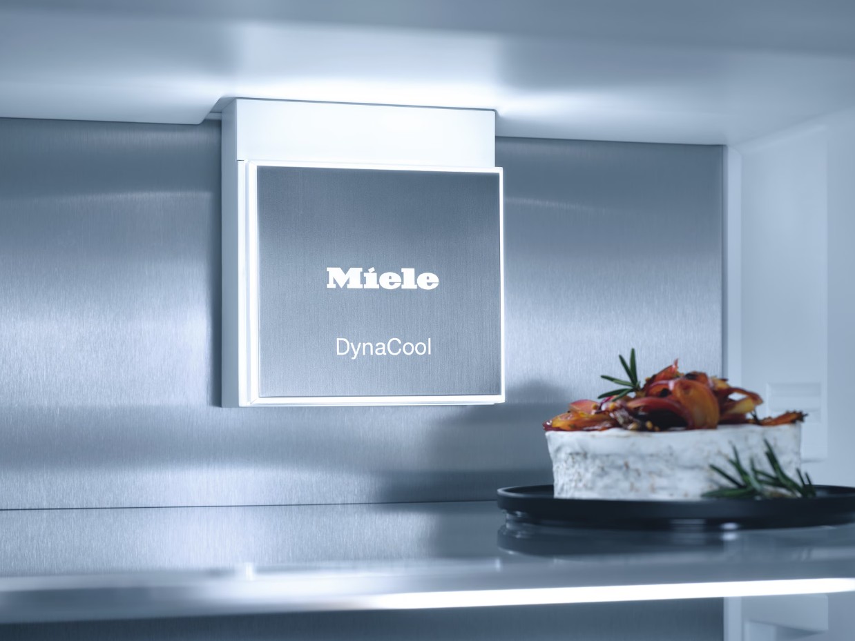 Встраиваемый холодильник Miele KFN 7785 C