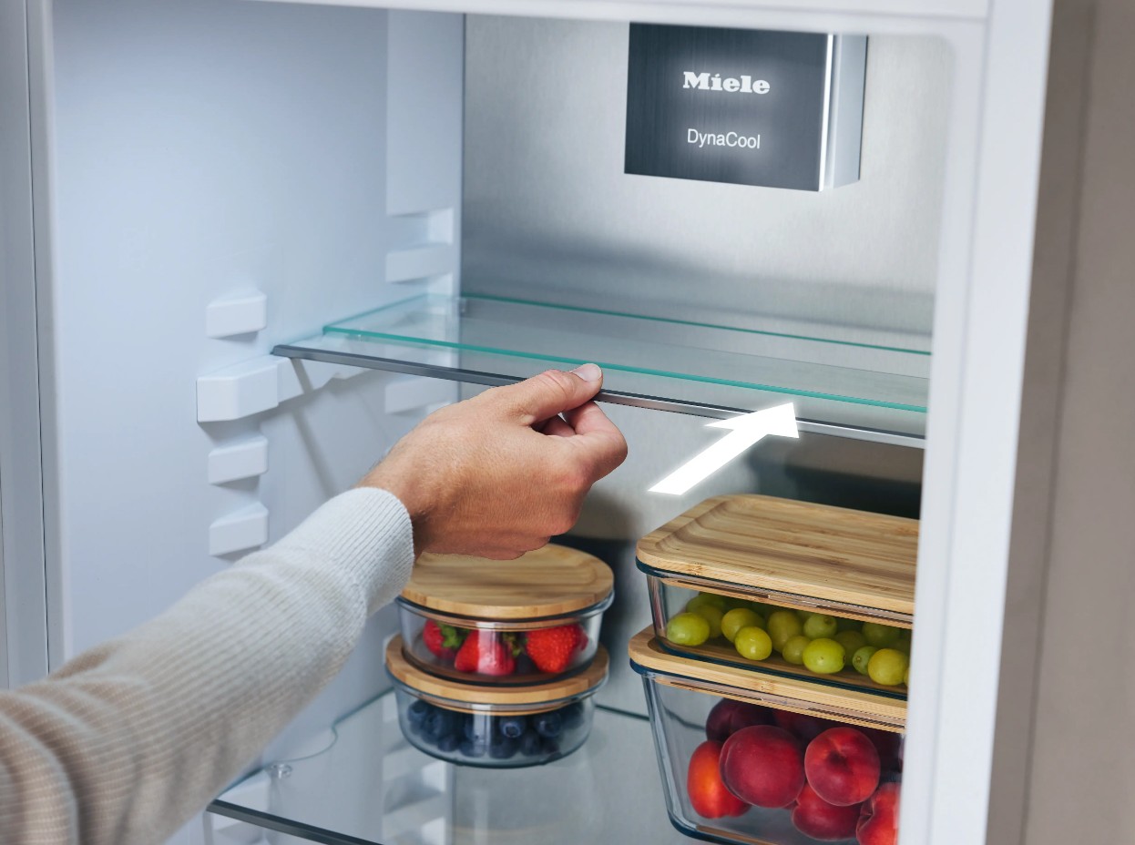Встраиваемый холодильник Miele K 7777 C