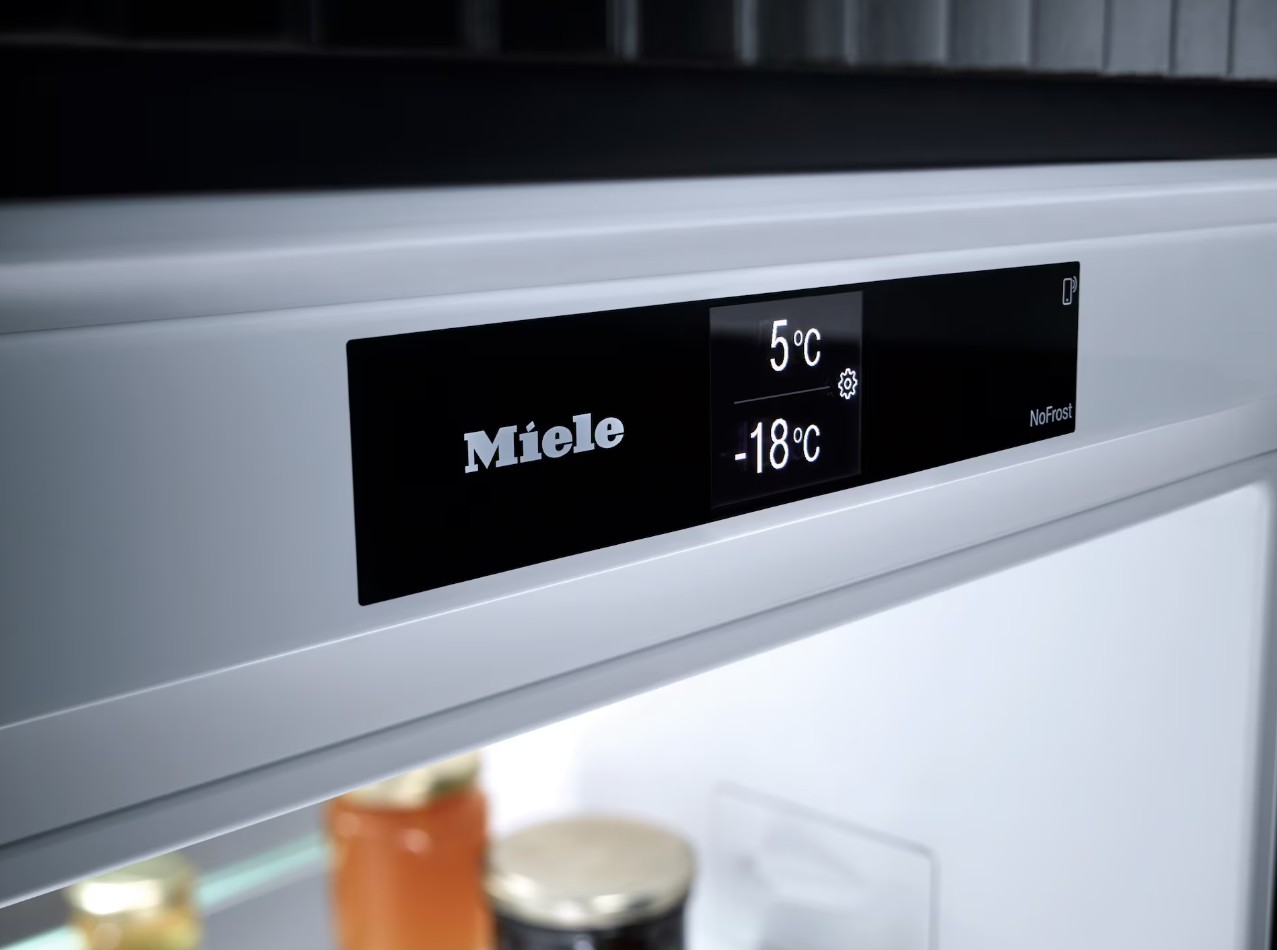 Встраиваемый холодильник Miele KFN 7795 C