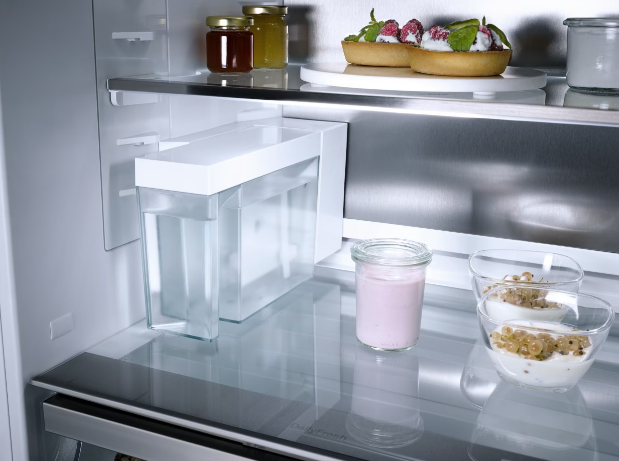 Встраиваемый холодильник Miele KFN 7785 C