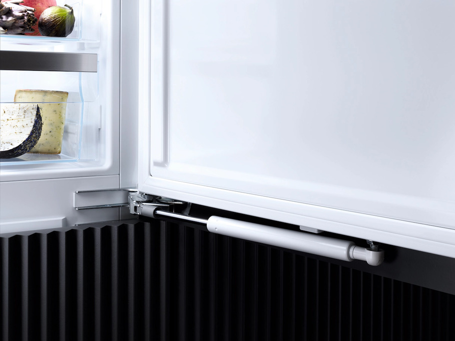 Встраиваемый холодильник Miele K 7793 C