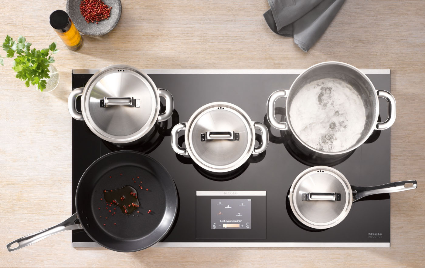Индукционная варочная панель Miele KM6395