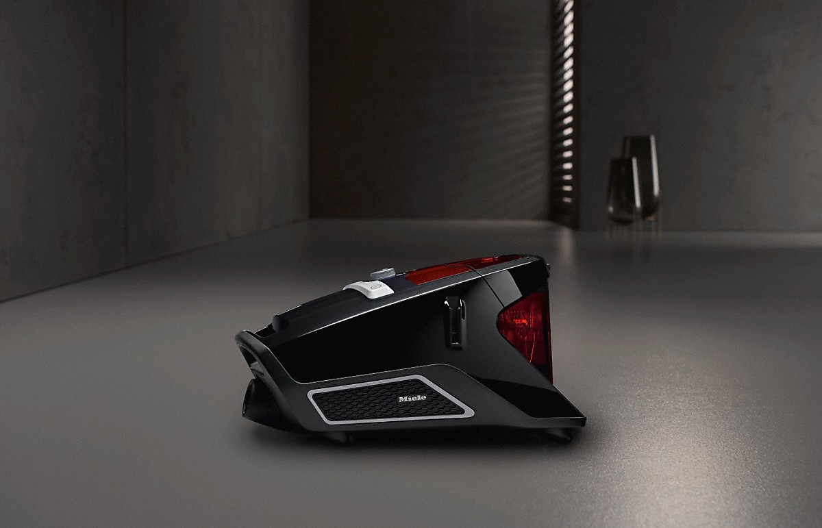 Пылесос Miele SKRR3 Blizzard CX1 Jubilee красно чёрный