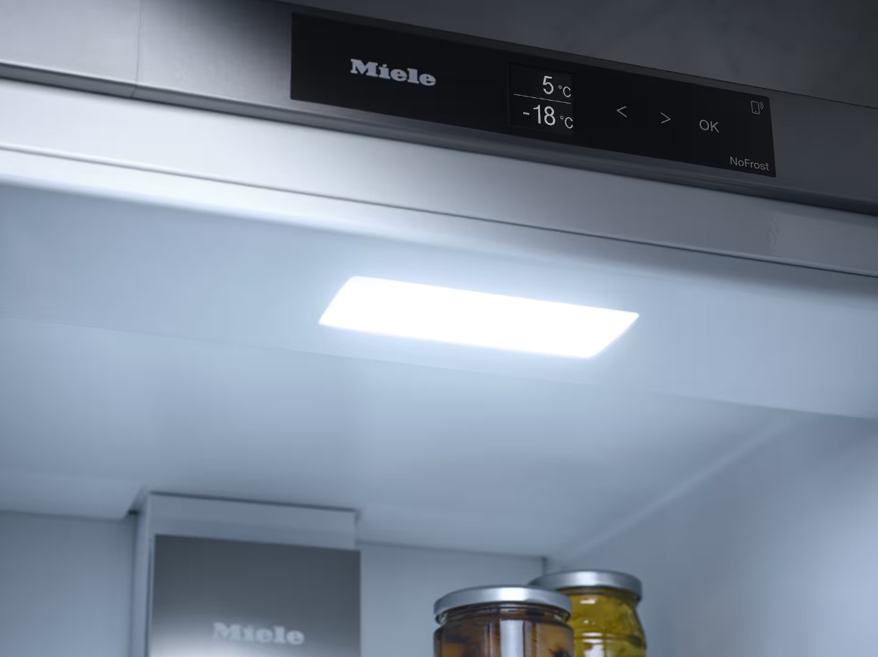 Встраиваемый холодильник Miele KFN 7733 E новый, без коробки