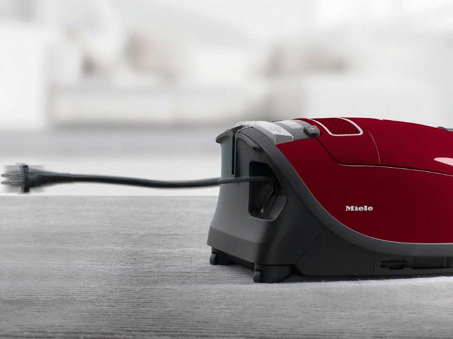 Пылесос Miele SGEA 3 Complete C3 Cat&Dog ежевичный красный