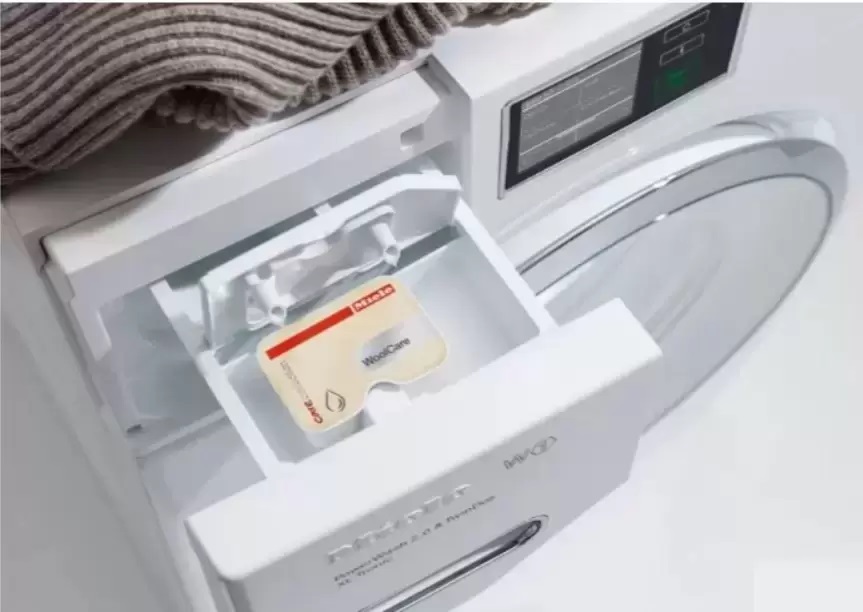 Стиральная машина Miele WWI 860 WPS с наклейкой на русском языке