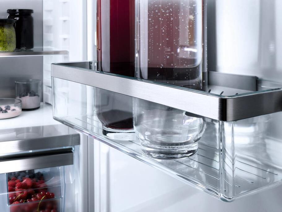 Встраиваемый холодильник Miele KFN 7734 F