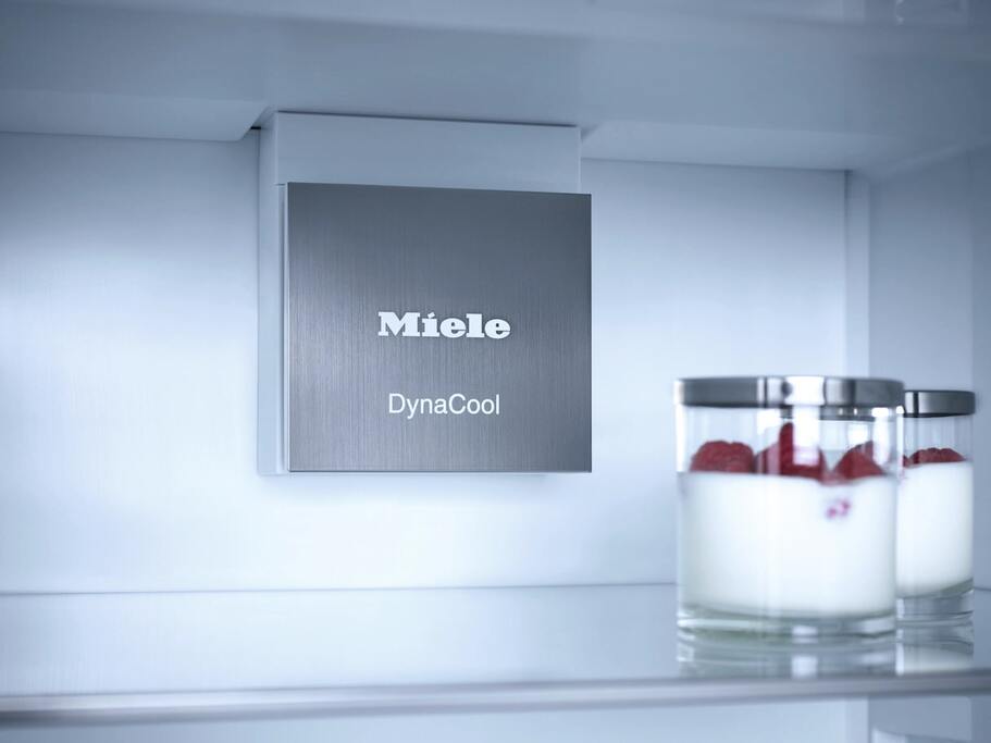 Встраиваемый холодильник Miele KFN 7734 F