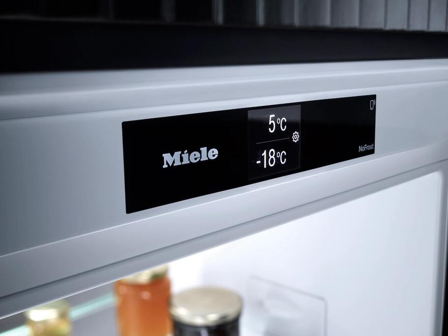 Встраиваемый холодильник Miele KFN 7734 F