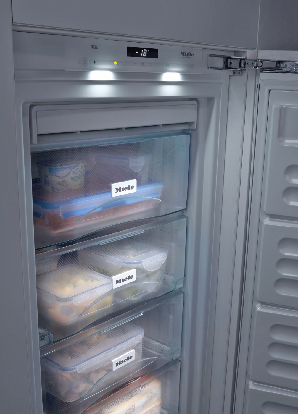 Встраиваемый морозильник Miele FNS 37402 i