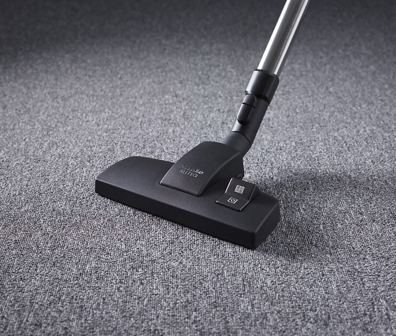 Пылесос Miele SGDA3 Complete C3 ежевичный красный