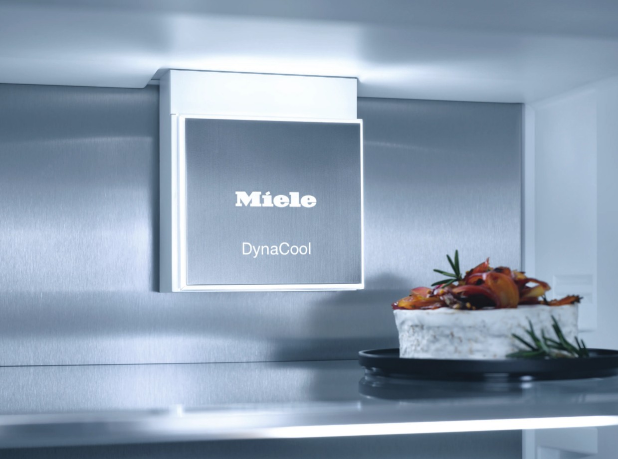 Встраиваемый холодильник Miele KFN 7774 D с дефектом на корпусе