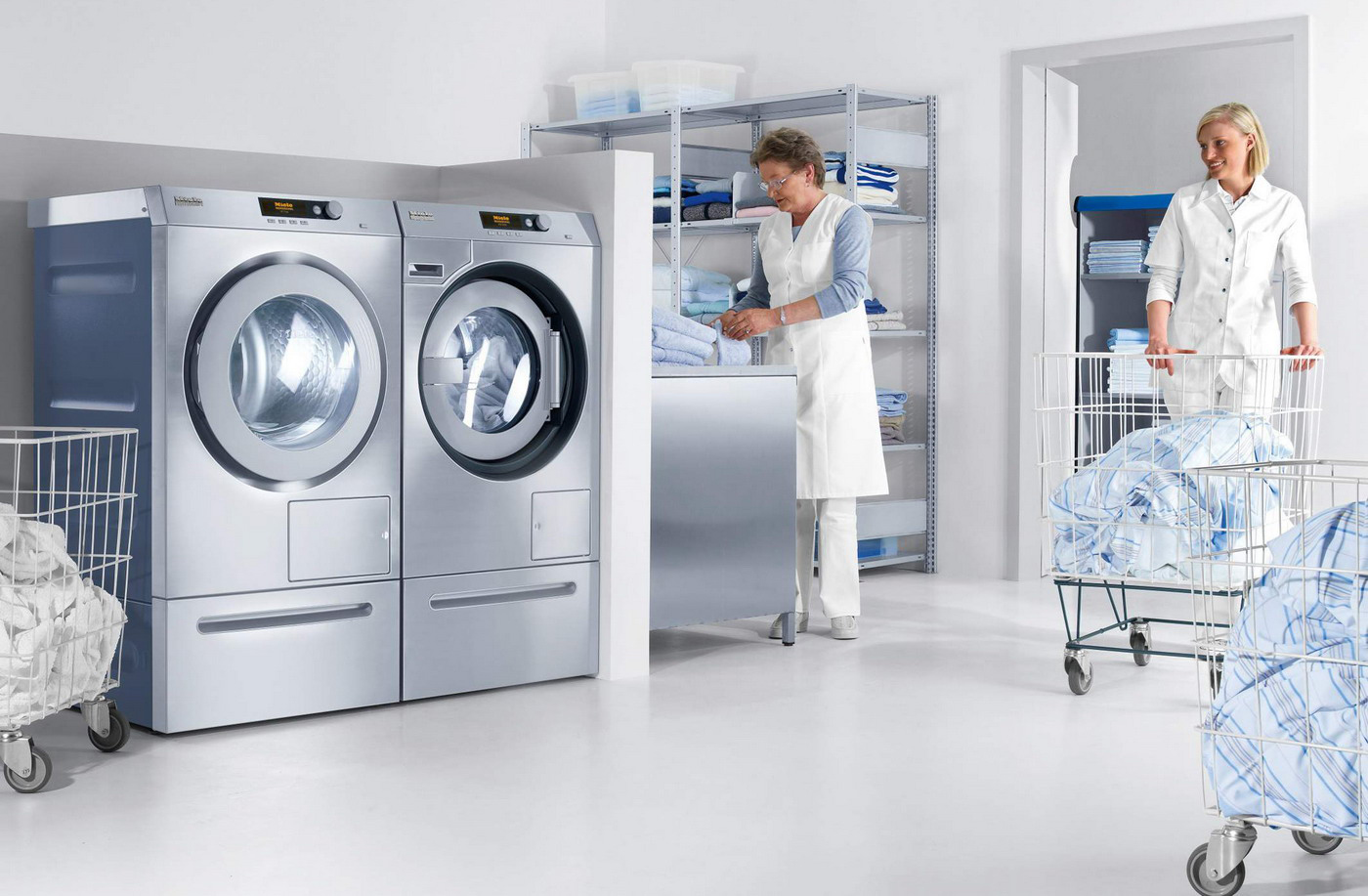 Профессиональная стиральная машина Miele PW6080 AV RU ED