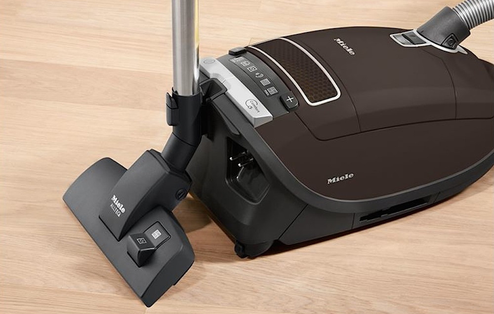 Пылесос Miele SGFA0 Complete C3 Total Care коричневый гавана
