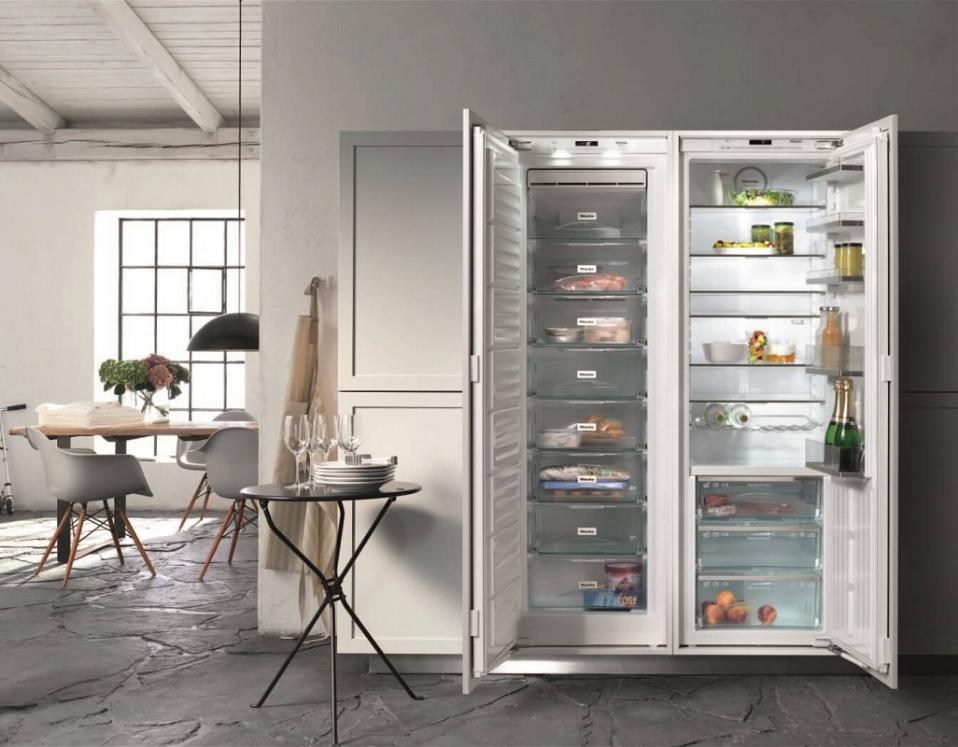 Встраиваемый морозильник Miele FNS37402i с витрины, новый