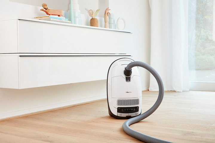 Пылесос Miele SGSP3 Complete C3 Jubilee белый лотос