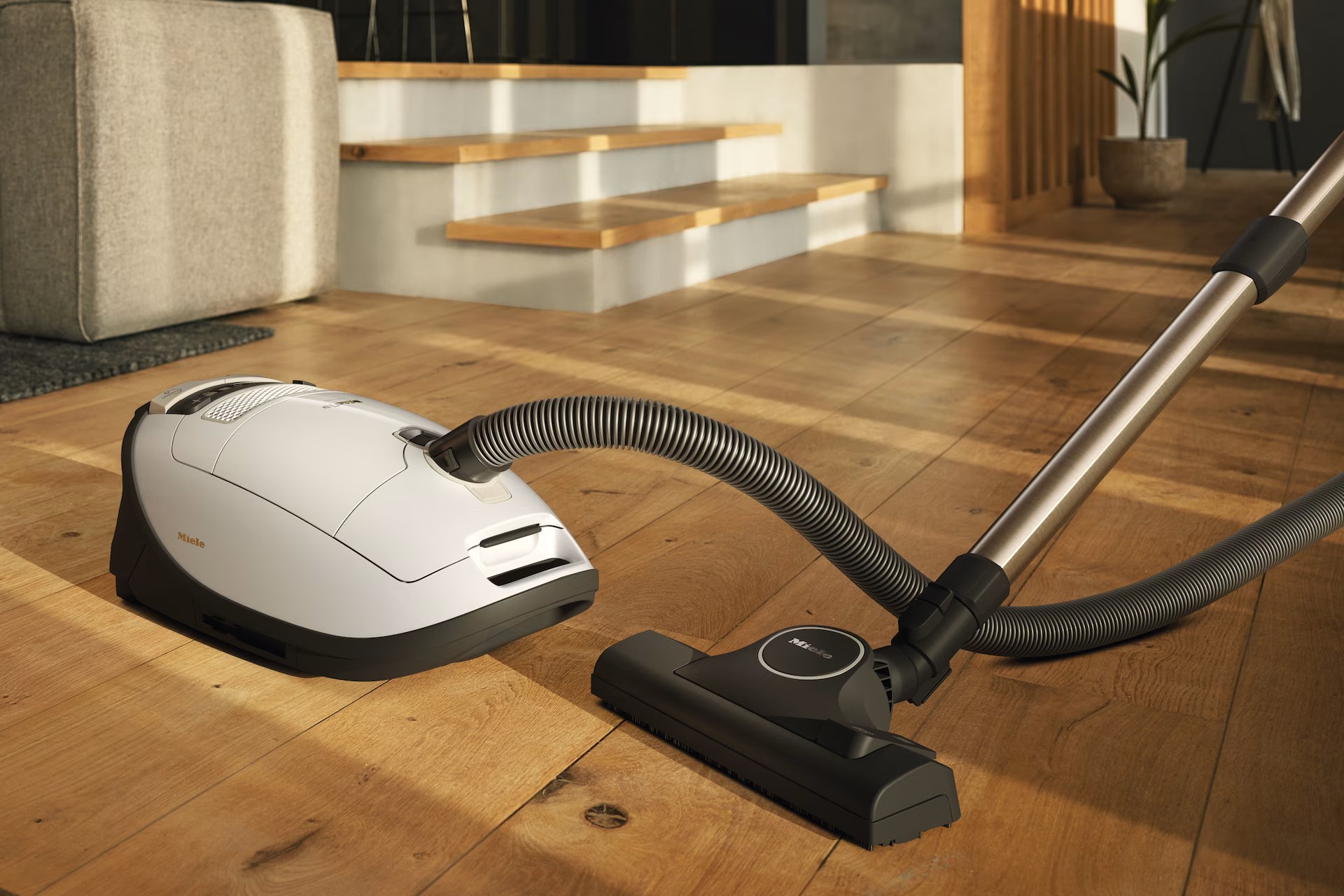 Пылесос Miele Complete C3 Allergy PowerLine SGFF5 белый лотос