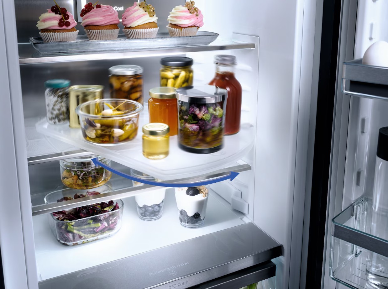 Встраиваемый холодильник Miele KFN 7785 C