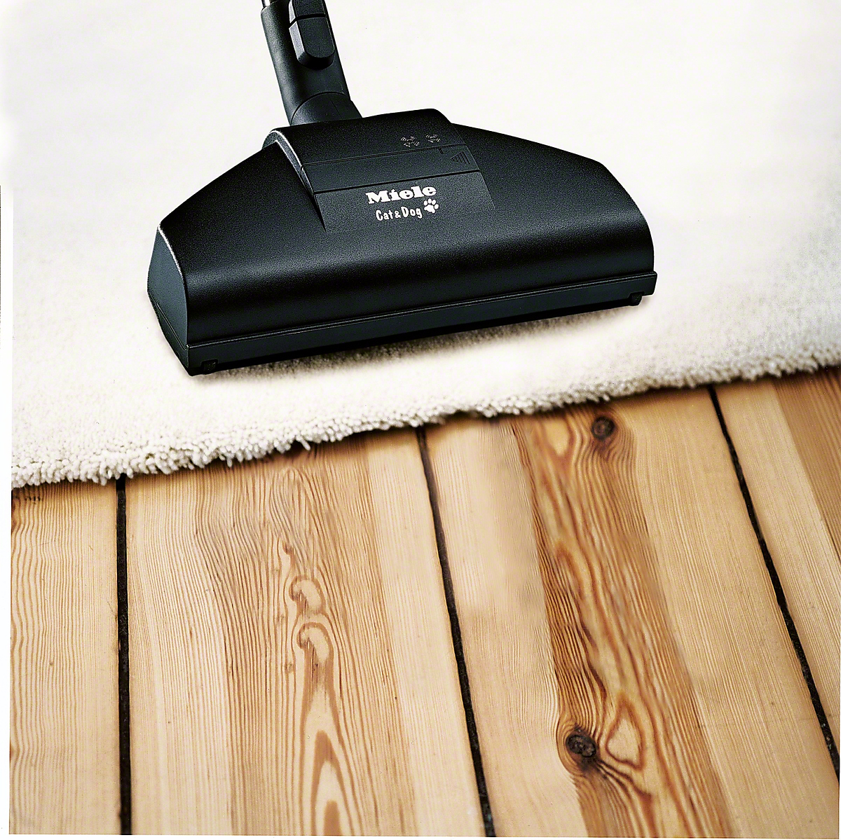 Пылесос Miele SGEA0 Complete C3 Cat&Dog ежевичный красный