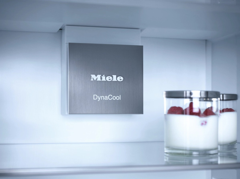 Встраиваемый холодильник Miele KFN 7734 E