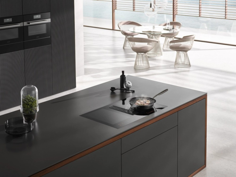Индукционная варочная панель со встроенной вытяжкой Miele KMDA 7634 FL